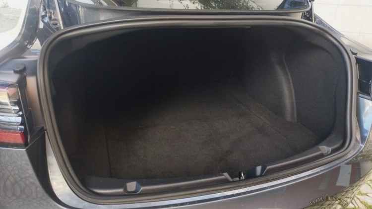 Tesla Model 3 Standard Range Plus RWD